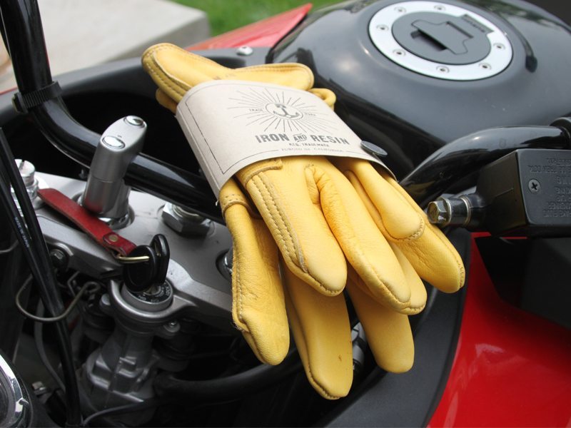 Iron-Resin-Cafe-Gloves-Review-1